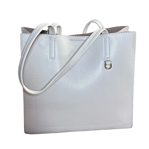 Banana Republic Handbags - Banana Republic Cream pebbled Leather Tote